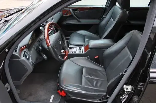 Gebraucht Mercedes E320 Avantgarde 224 PS (164 kW) 2001 Schwarz Limousine