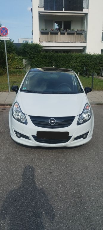 Weiß Gebraucht 2010 Opel Corsa OPC Limousine | 2.400 € (Guter Preis) - Bild 1/4