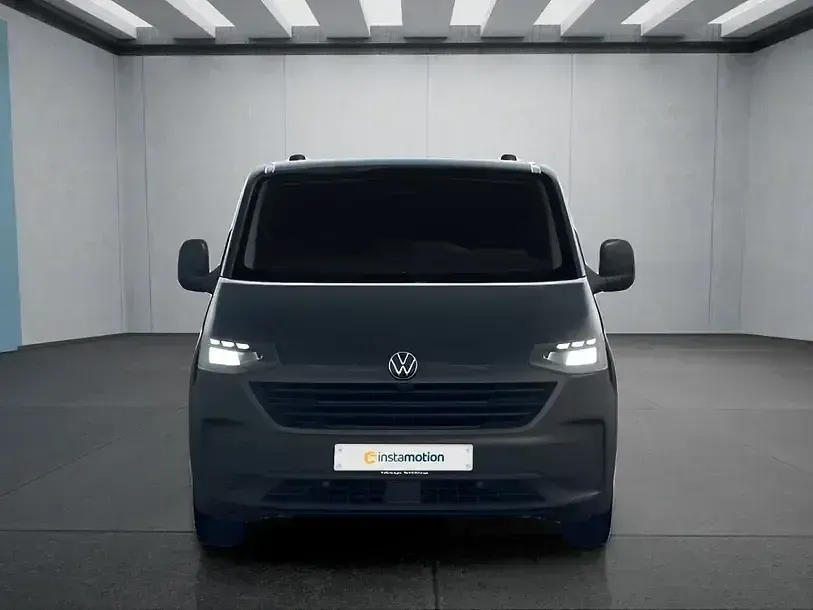 Second-hand VW Multivan 150 CP (110 kW) 2025 Negru Monovolum