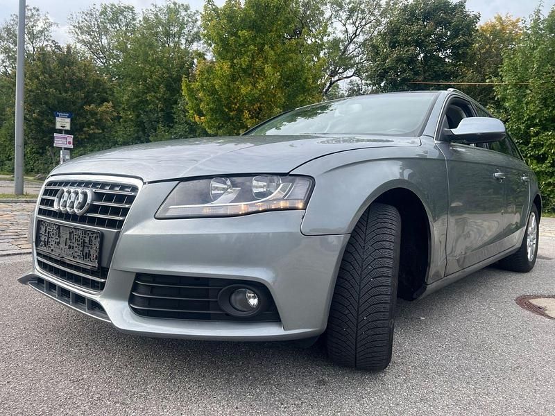 Grau Gebraucht 2009 Audi A4 Kombi | 5.550 € (Superpreis) - Bild 1/4