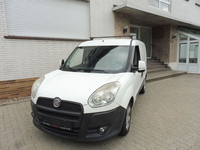 Weiß Gebraucht 2012 Fiat Doblò Van / Kleinbus | 3.927 € (Guter Preis) - Bild 1/4