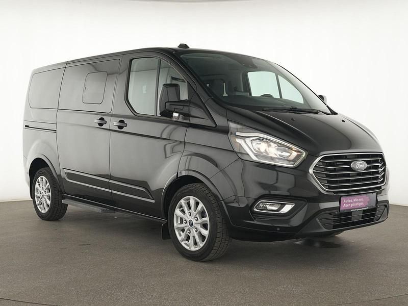 Gebraucht Ford Tourneo Titanium 131 PS (96 kW) 2022 Obsidian schwarz Van / Kleinbus