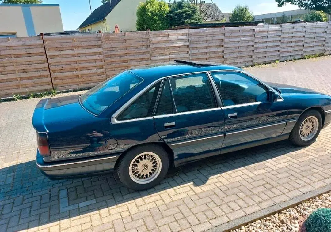 Second-hand Opel Senator 177 CP (130 kW) 1990 Albastru Berlinǎ
