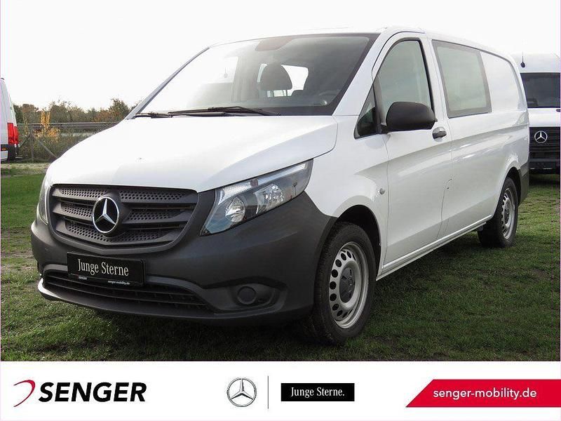 Weiß Gebraucht 2022 Mercedes Vito Van / Kleinbus | 33.261 € (Teuer) - Bild 1/4