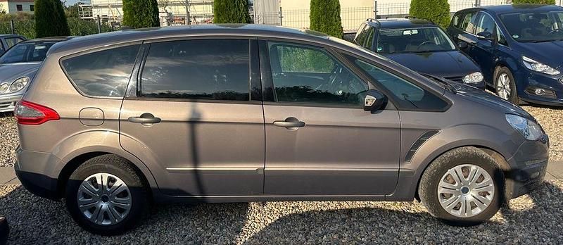 Gebraucht Ford S-MAX S 160 PS (117 kW) 2013 Braun Van / Kleinbus