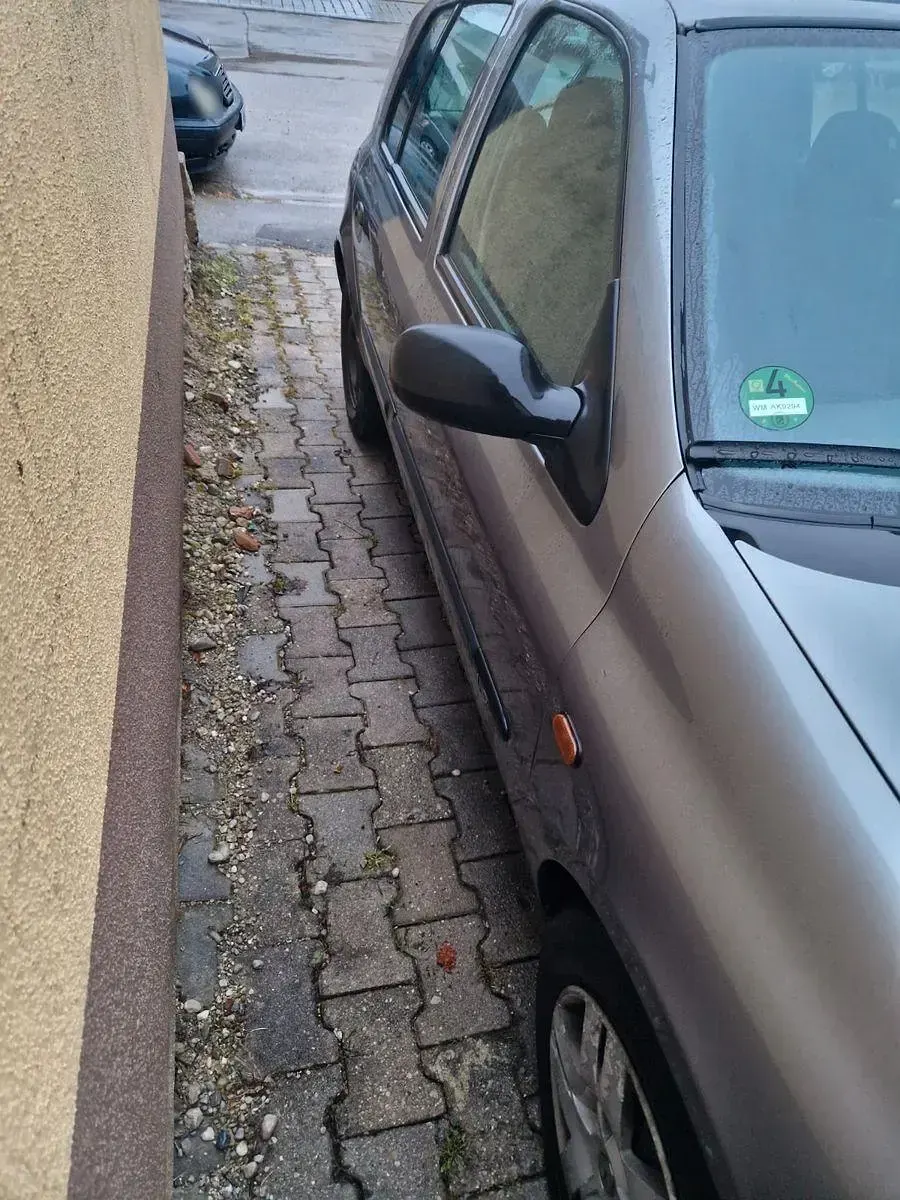 Używany Renault Clio II Authentique 75 KM (55 kW) 2004 Szary Sedan/Limuzyna