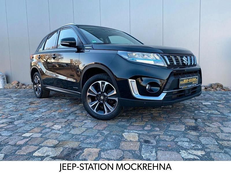 Schwarz Gebraucht 2022 Suzuki Vitara Comfort+ SUV | 18.999 € (Fairer Preis) - Bild 1/4