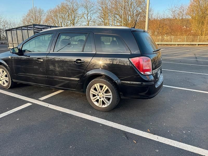 Gebraucht Opel Astra 110 PS (80 kW) 2009 Schwarz Kombi