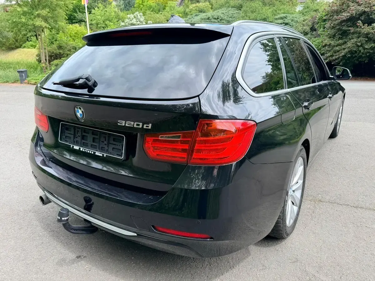 Gebraucht BMW 320 184 PS (135 kW) 2013 Schwarz Kombi