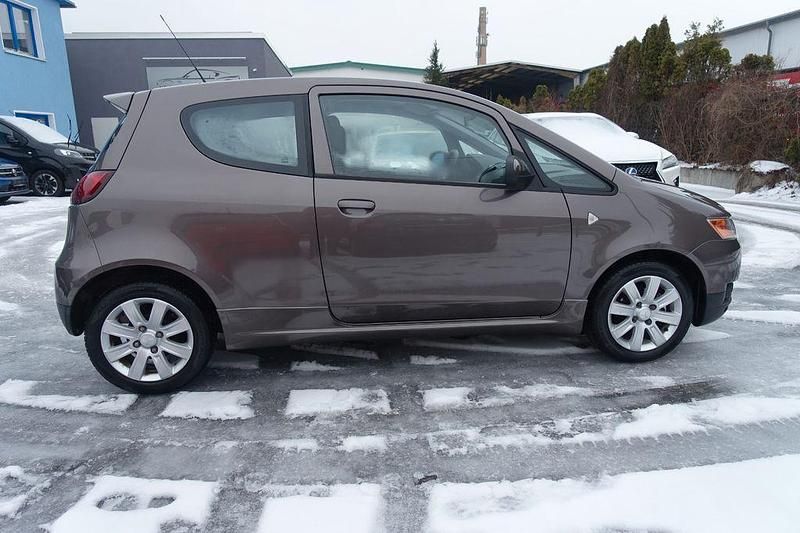 Gebraucht Mitsubishi Colt 95 PS (69 kW) 2012 Braun Kleinwagen