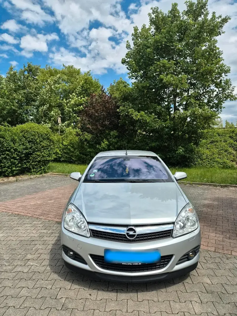 Gebraucht Opel Astra 140 PS (102 kW) 2008 Grau Cabrio