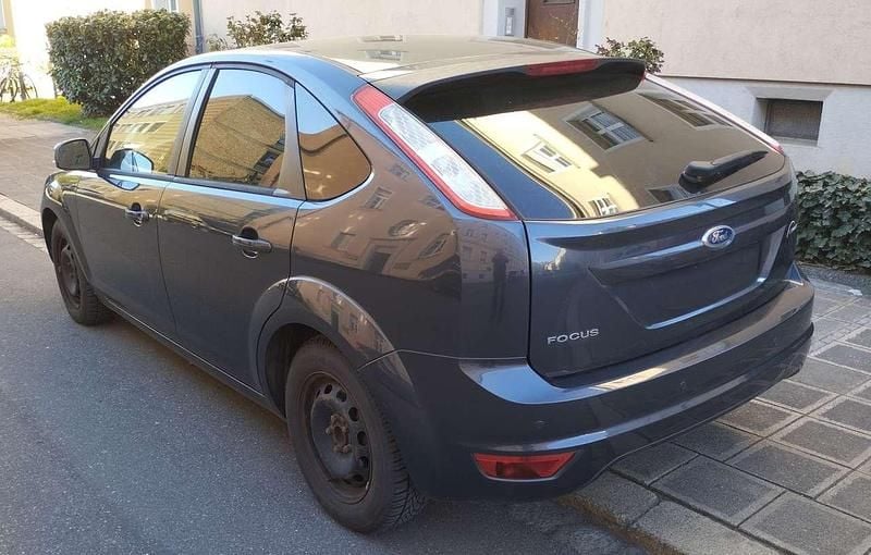 Gebraucht Ford Focus 101 PS (74 kW) 2009 Grau Limousine