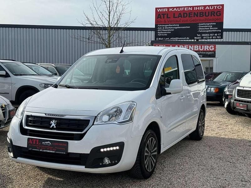 Gebraucht Peugeot Partner Active 99 PS (72 kW) 2017 Weiss banquise/deckende Van / Kleinbus