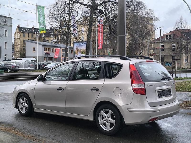 Gebraucht Hyundai i30 Classic 109 PS (80 kW) 2012 Gold Kombi