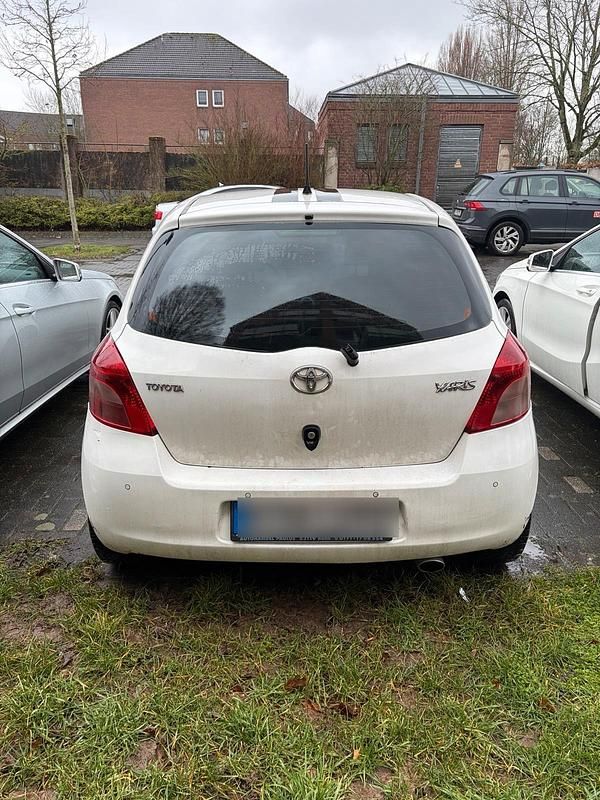 Gebraucht Toyota Yaris 87 PS (63 kW) 2007 Weiß Kleinwagen