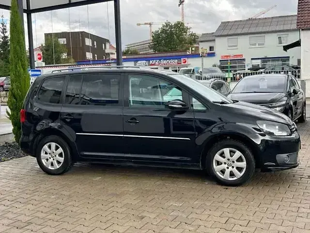Gebraucht VW Touran Highline 105 PS (77 kW) 2011 Andere Van / Kleinbus