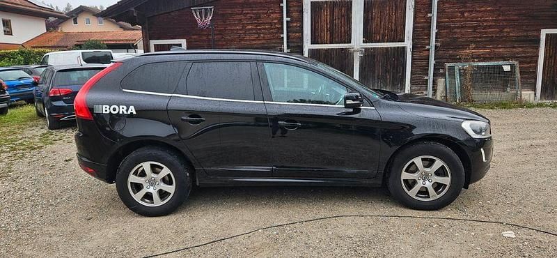Schwarz Gebraucht 2016 Volvo XC60 Momentum SUV | 10.900 € (Superpreis) - Bild 1/4