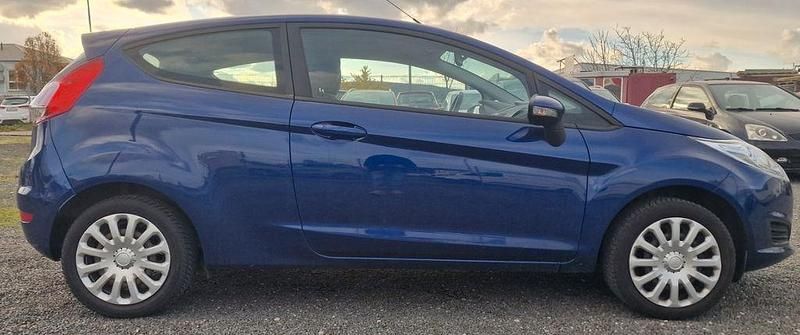 Gebraucht Ford Fiesta Trend 60 PS (44 kW) 2016 Blau Limousine