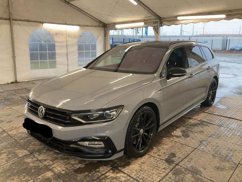 Grau Gebraucht 2019 VW Passat R-line Limousine | 28.499 € - Bild 1/4