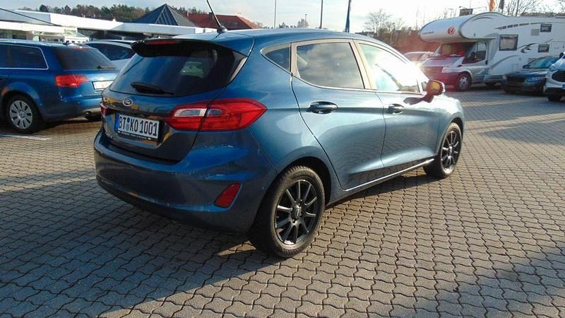 Gebraucht Ford Fiesta Cool & Connect 101 PS (74 kW) 2019 Chromablau metallic (metallic) Kleinwagen