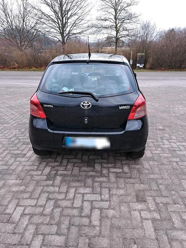 Gebraucht Toyota Yaris 87 PS (63 kW) 2009 Schwarz Kleinwagen