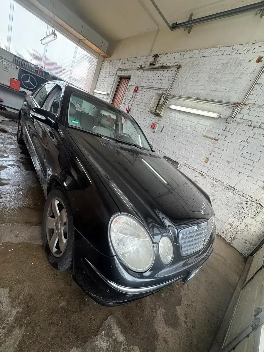 Gebraucht Mercedes E320 224 PS (164 kW) 2002 Schwarz Limousine