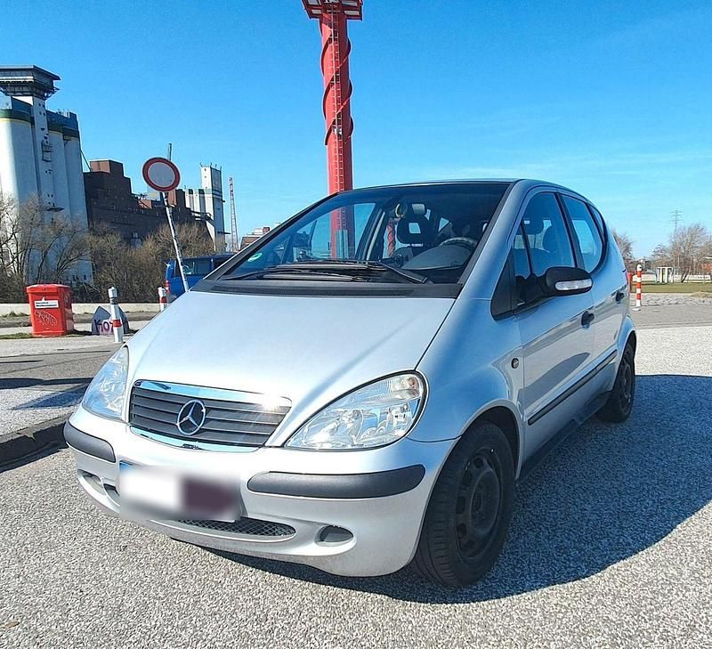 Usado Mercedes A140 Classic 82 HP (60 kW) 2004 Prateado Citadino