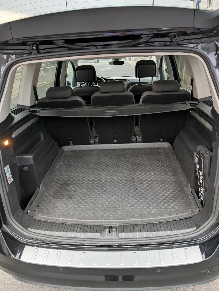 Gebraucht VW Touran Highline 150 PS (110 kW) 2016 Schwarz Van / Kleinbus