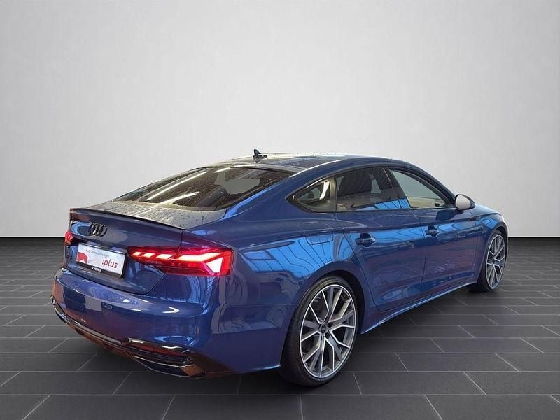 Gebraucht Audi A5 Sportback Ambiente 163 PS (119 kW) 2024 Ascariblau metallic (metallic) Kleinwagen