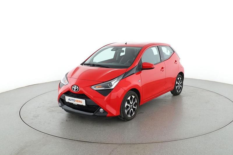 Rot Gebraucht 2020 Toyota Aygo X-play Kleinwagen | 13.080 € (Etwas zu teuer) - Bild 1/3