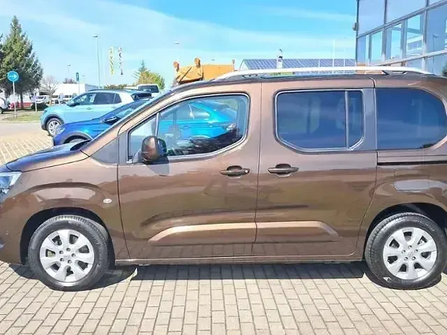 Gebraucht Opel Combo Life Innovation 131 PS (96 kW) 2020 Haselnuss braun Limousine