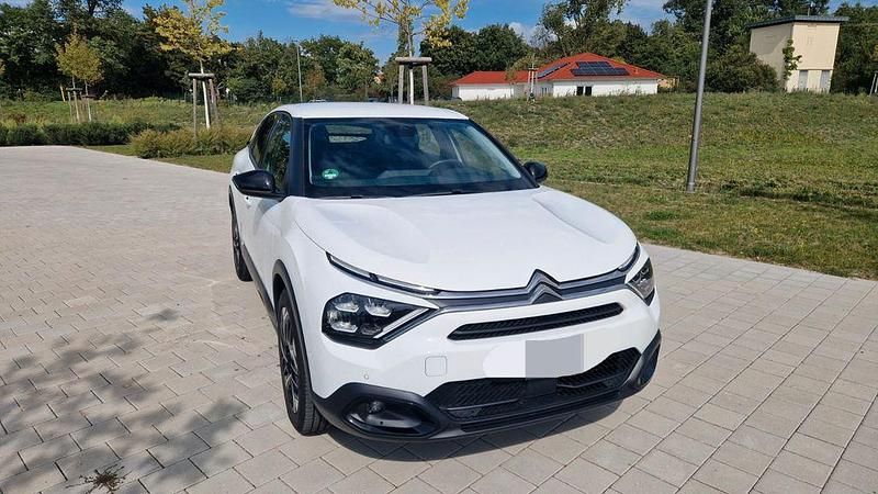 Weiß Gebraucht 2023 Citroën C4 Feel Limousine | 22.499 € (Teuer) - Bild 1/4