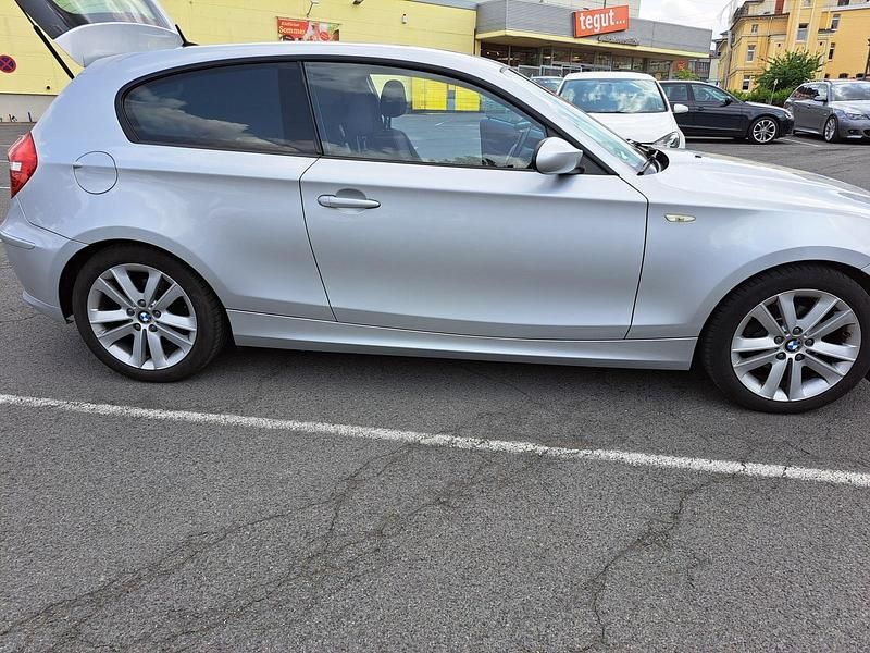 Gebraucht BMW 118 143 PS (105 kW) 2009 Silber Kleinwagen