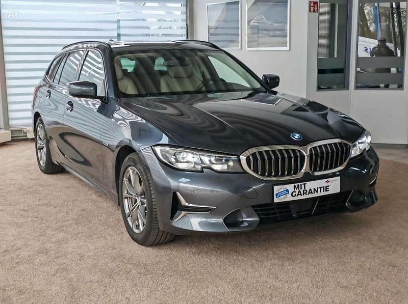Gebraucht BMW 330e Sport Line 252 PS (185 kW) 2022 Grau Limousine