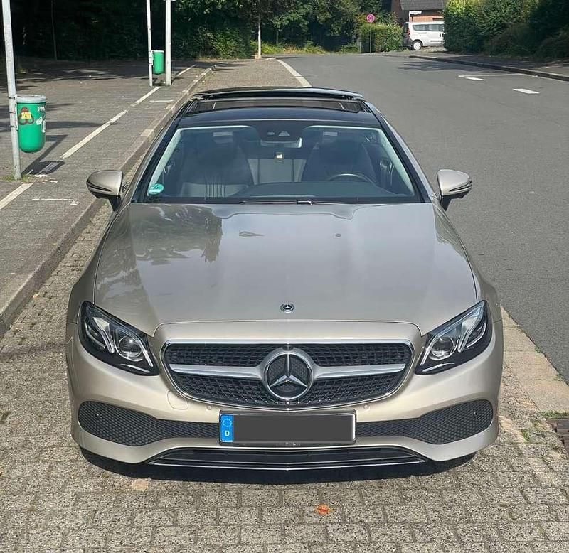 Grau Gebraucht 2018 Mercedes E200 Coupé | 36.500 € (Teuer) - Bild 1/4