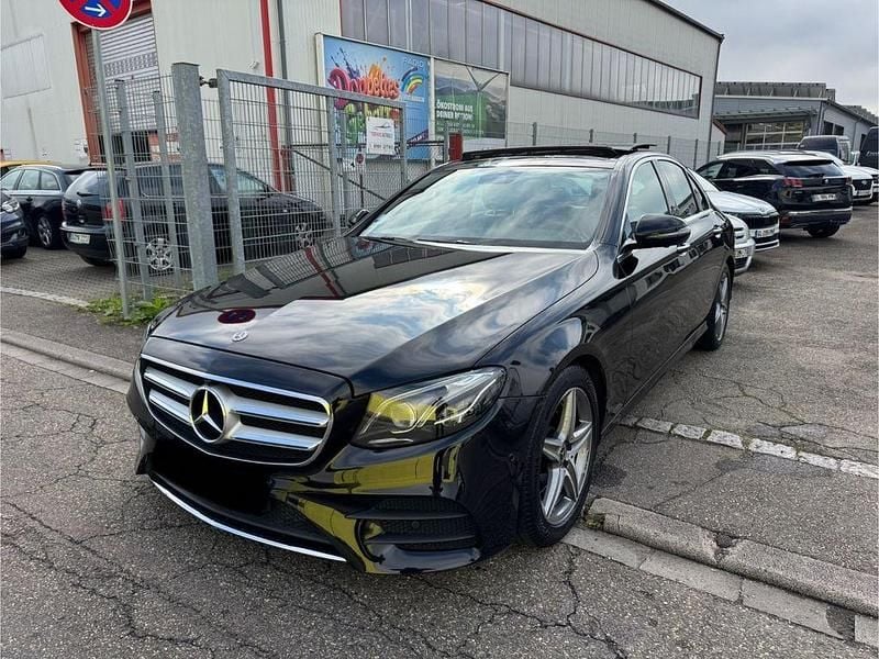 Schwarz Gebraucht 2020 Mercedes E220 AMG Limousine | 16.900 € (Etwas zu teuer) - Bild 1/4