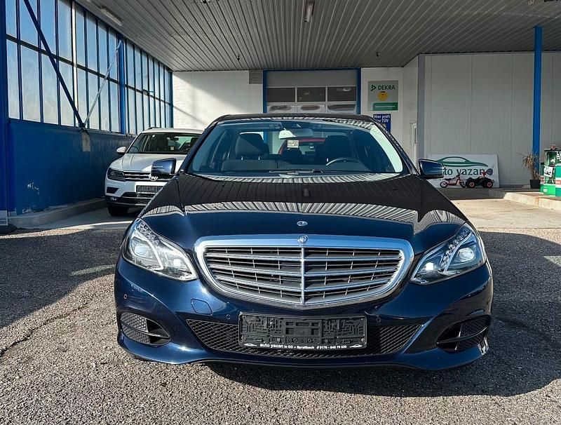 Gebraucht Mercedes E220 Avantgarde 170 PS (125 kW) 2014 Blau Limousine