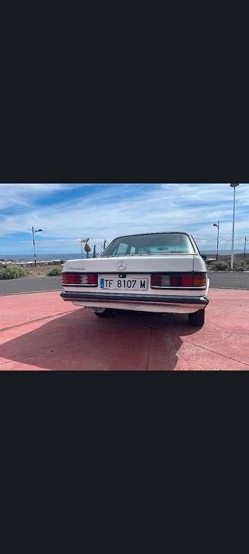 Gebraucht Mercedes 300 88 PS (64 kW) 1981 Weiß Limousine