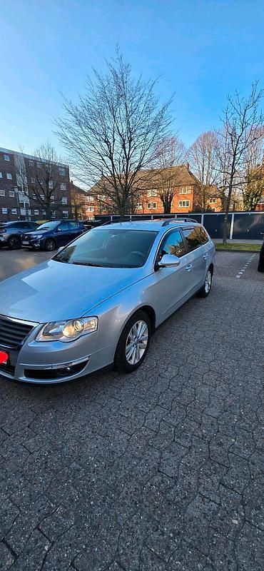 Silber Gebraucht 2010 VW Passat Kombi | 5.000 € (Teuer) - Bild 1/4