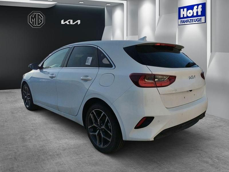 Neu Kia Ceed Style 101 PS (74 kW) 2026 Wd) casa white s (weiss Kleinwagen