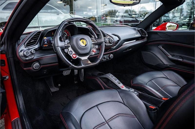 Gebraucht Ferrari 488 672 PS (494 kW) 2017 Rot Cabrio