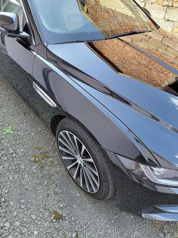 Używany Jaguar XE S 250 KM (183 kW) 2020 Czarny Sedan/Limuzyna