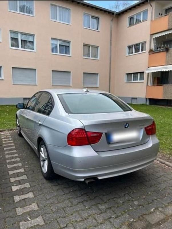 Second-hand BMW 318 143 CP (105 kW) 2009 Argintiu Berlinǎ