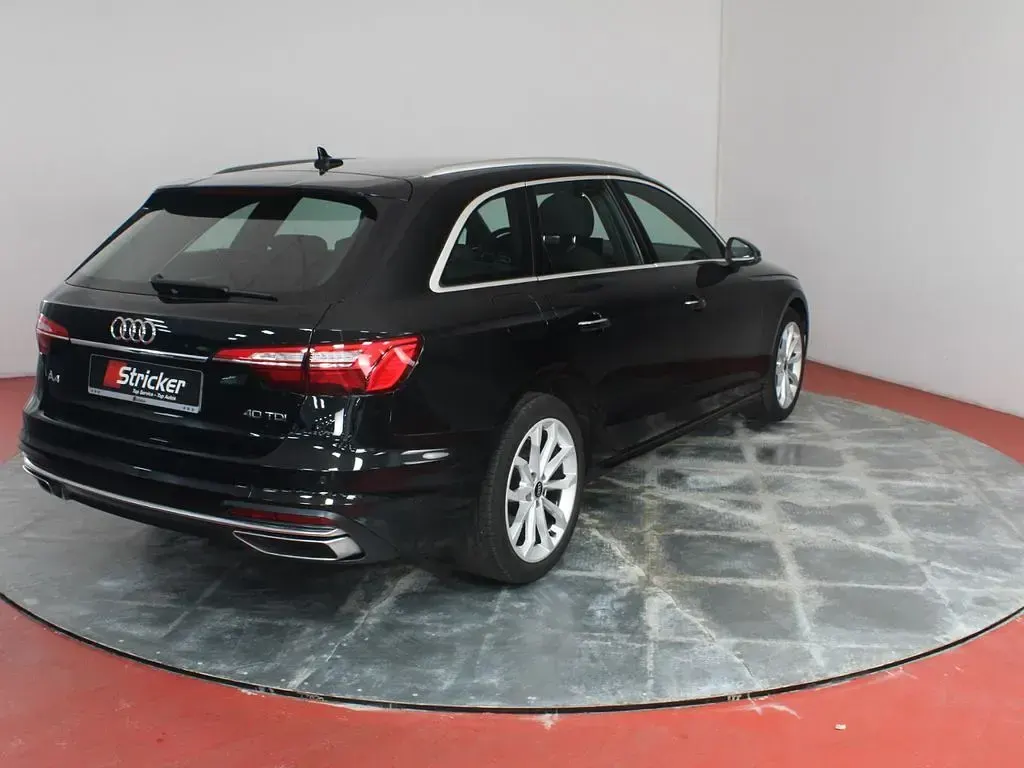 Gebraucht Audi A4 Advanced Plus 204 PS (150 kW) 2022 Mythosschwarz metallic (metallic) Kombi