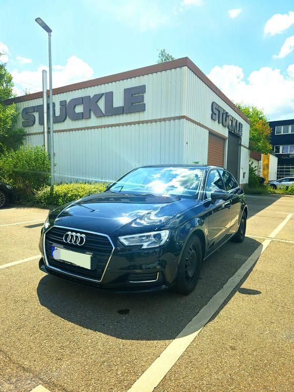 Schwarz Gebraucht 2017 Audi A3 Sportback Limousine | 13.200 € (Etwas zu teuer) - Bild 1/4