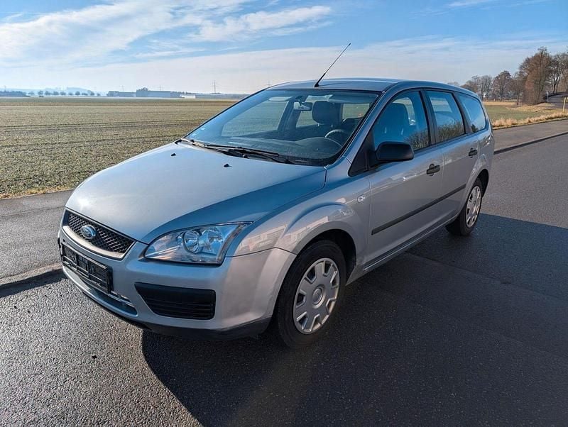 Gebraucht Ford Focus Trend 101 PS (74 kW) 2005 Silber Kombi