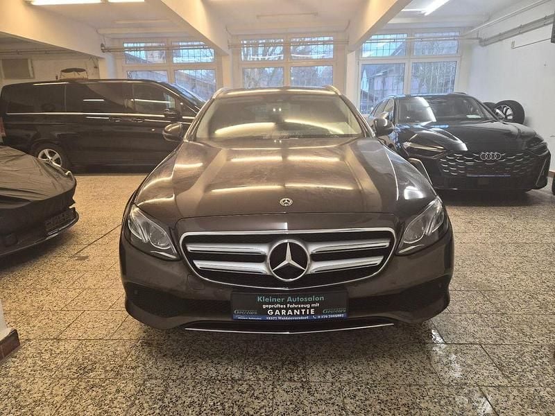 Citrinbraun metalliclack Gebraucht 2017 Mercedes E200 Kombi | 18.999 € (Guter Preis) - Bild 1/3