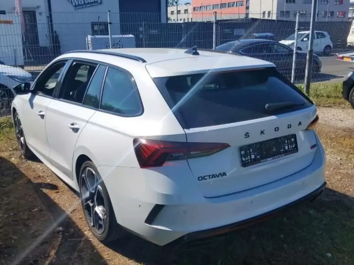 Gebraucht Skoda Octavia RS 200 PS (147 kW) 2023 Weiß Kombi
