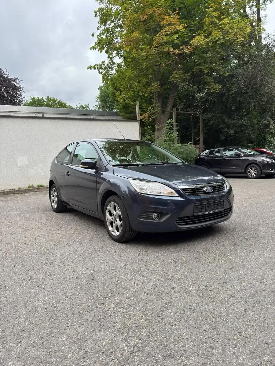 Gebraucht Ford Focus 105 PS (77 kW) 2009 Grau Coupé