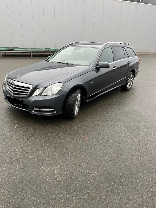 Andere farben Gebraucht 2012 Mercedes 220 Avantgarde Kombi | 5.950 € - Bild 1/4